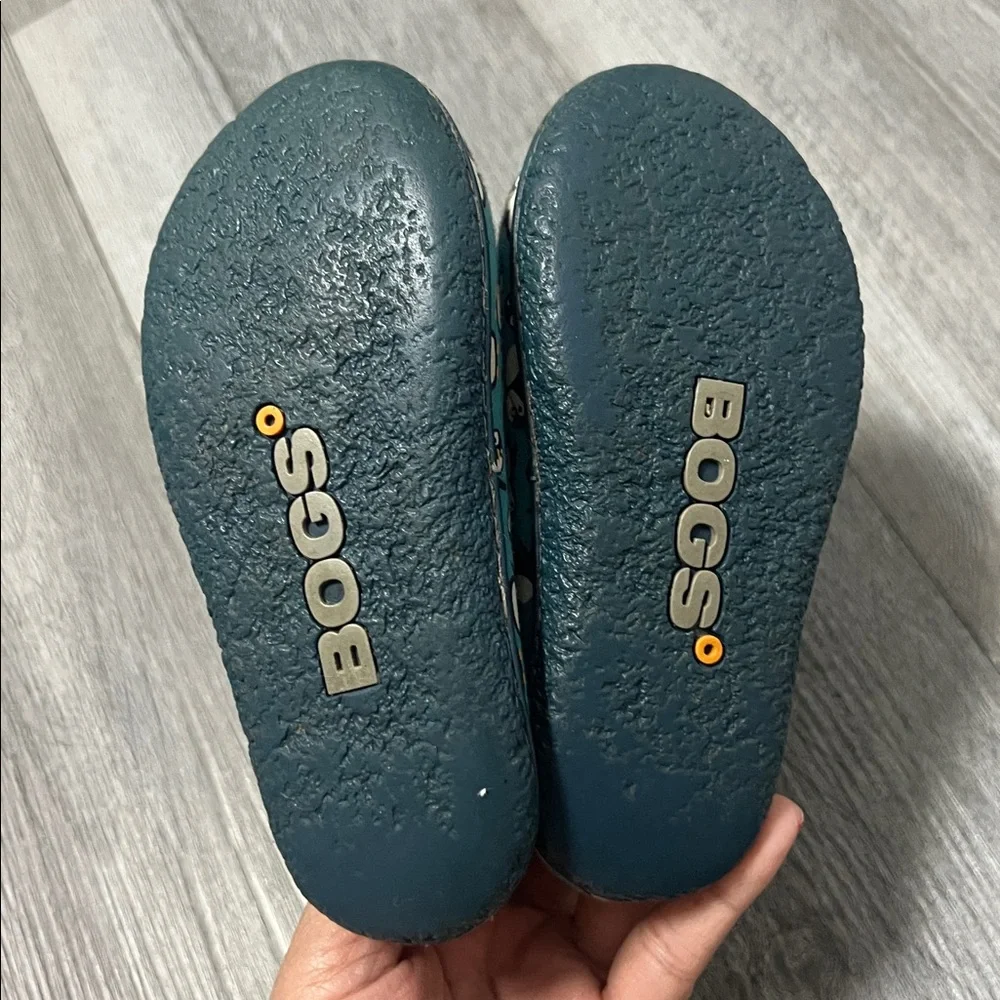 Bogs baby Teal Penguin Waterproof Rain Boot/ size 8